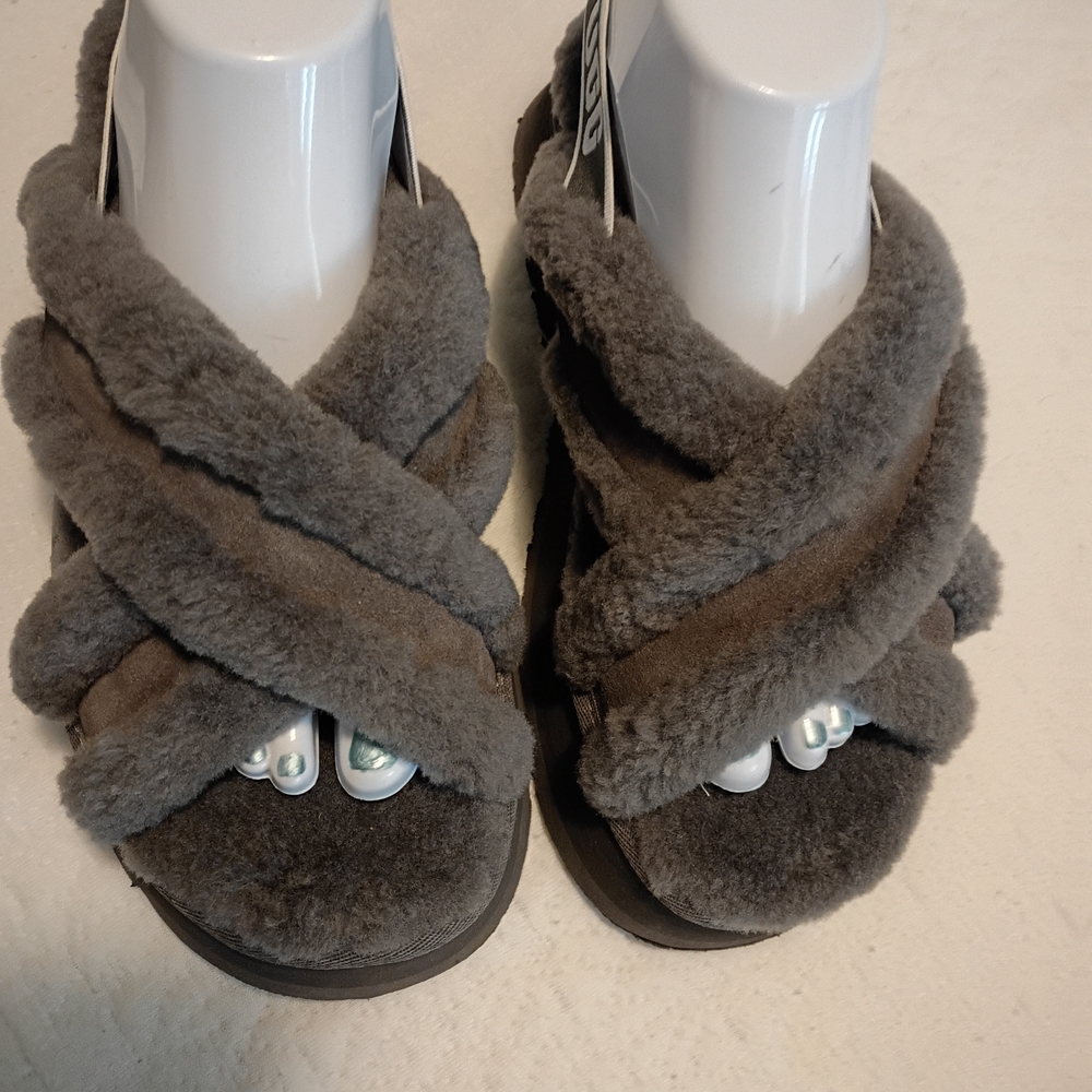 UGG🤍 - Picture 4 of 10